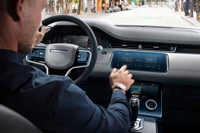 最新のインフォテインメント・システム「Pivi」「Pivi Pro」のほか、各種ドライバー支援システムも標準装備される