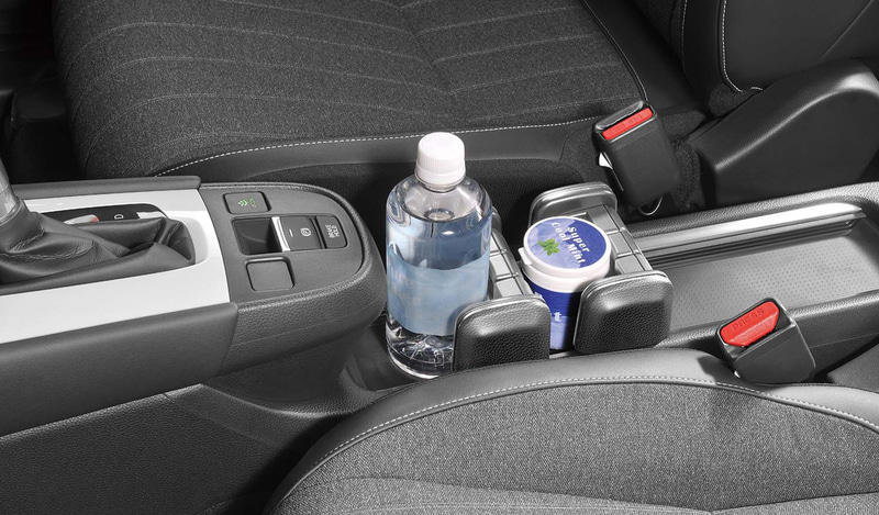 フィット専用 ドリンクホルダーを複数使用した例