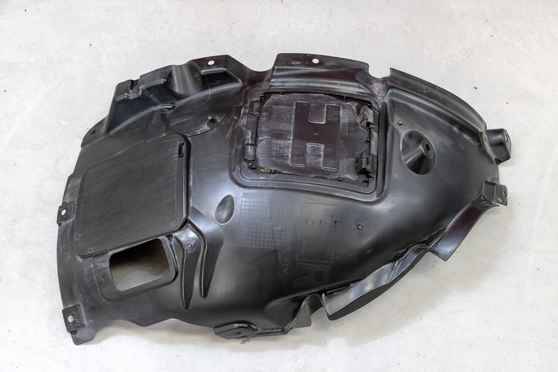 ピカピカになったフロントインナーフェンダー