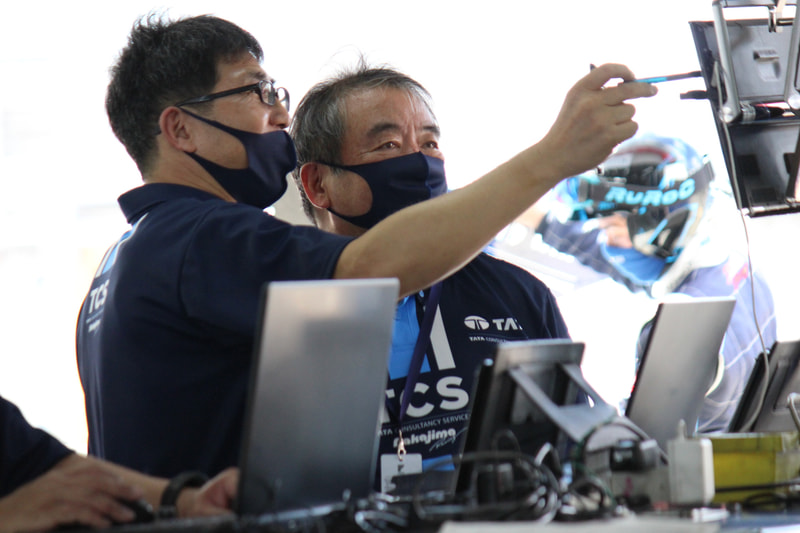 エンジニアたちは常にデータを見ながら、戦略を立てたり、セッティングを進めたりしていく（提供：日本TCS）