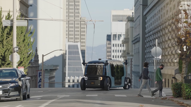 4輪とも舵を切れる（4WS）ため小回りもできる