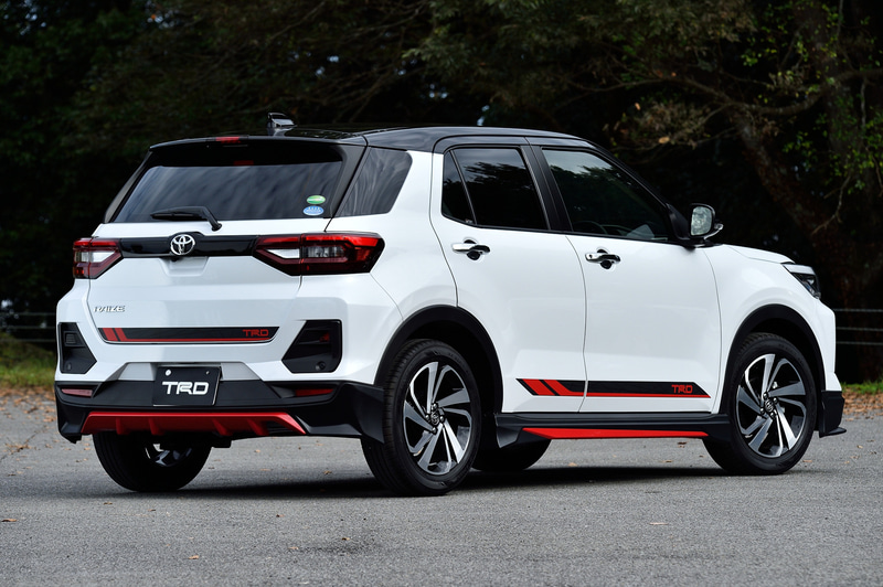 フロントスポイラー＋サイドスカート＋リアバンパースポイラーをまとめた「エアロパーツセット」の設定もあり。15万円（税別）