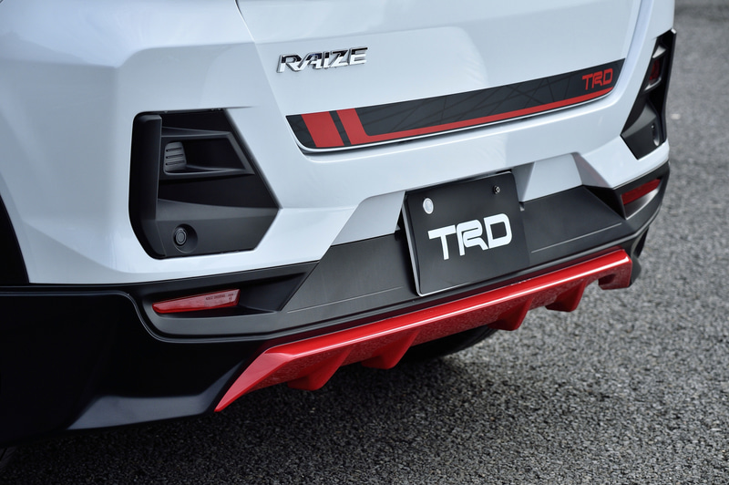 リヤバンパースポイラー。4万3000円（税別）