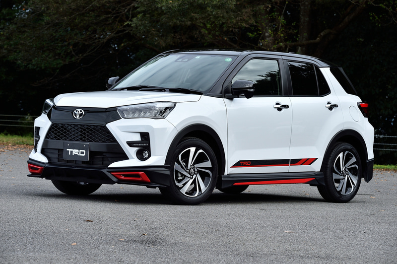 フロントスポイラー＋サイドスカート＋リアバンパースポイラーをまとめた「エアロパーツセット」の設定もあり。15万円（税別）