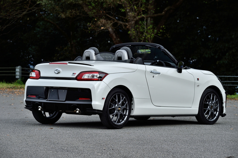 GRリヤサイドスポイラー 価格4万3000円（税別）、GRリヤトランクスポイラー 価格2万円（税別）