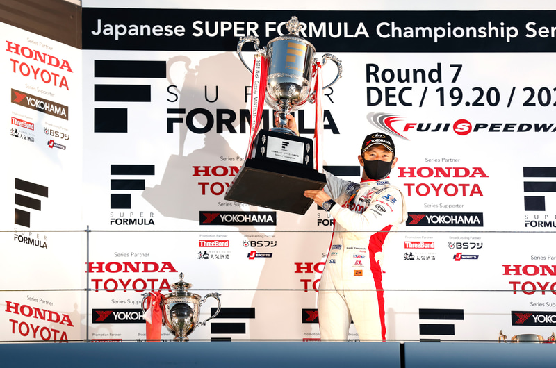 山本選手は今シーズン、スーパーフォーミュラとSUPER GTのダブルタイトルを獲得