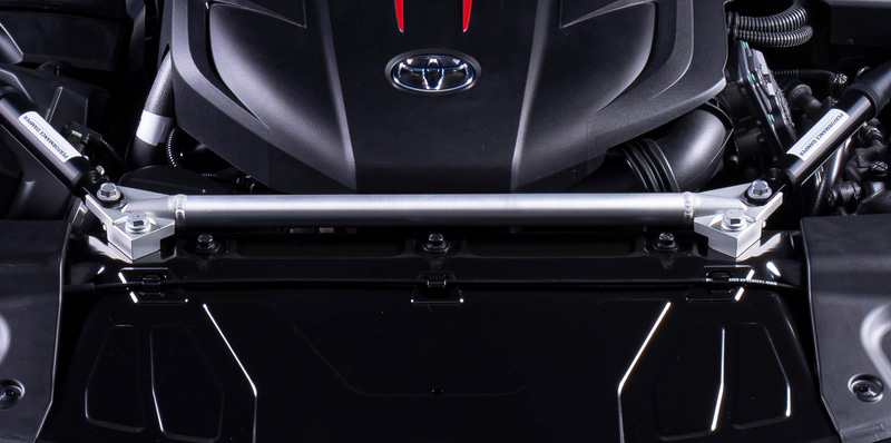 アルミ削り出しのブレースバー