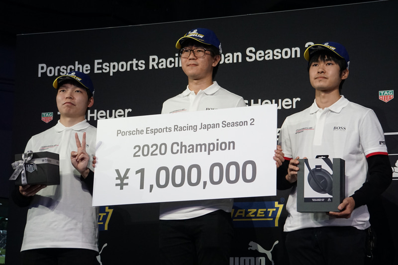 決勝レースの表彰台。左から2位の宮園拓真選手、優勝の山中智瑛選手、3位の鍋谷奏輝選手