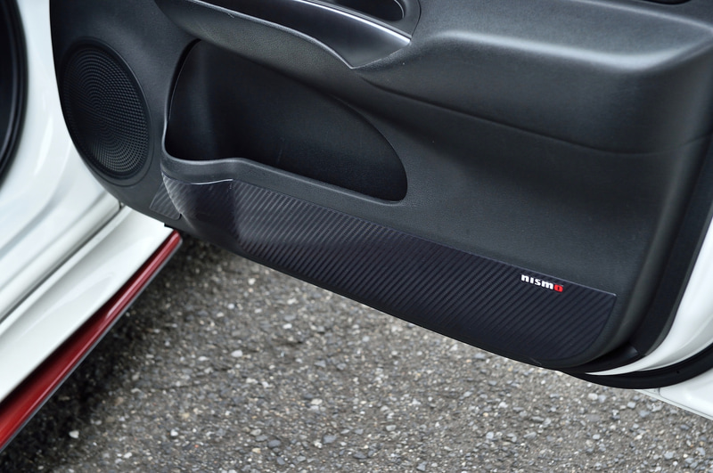 ドアインナープロテクター：2万4000円（税別）