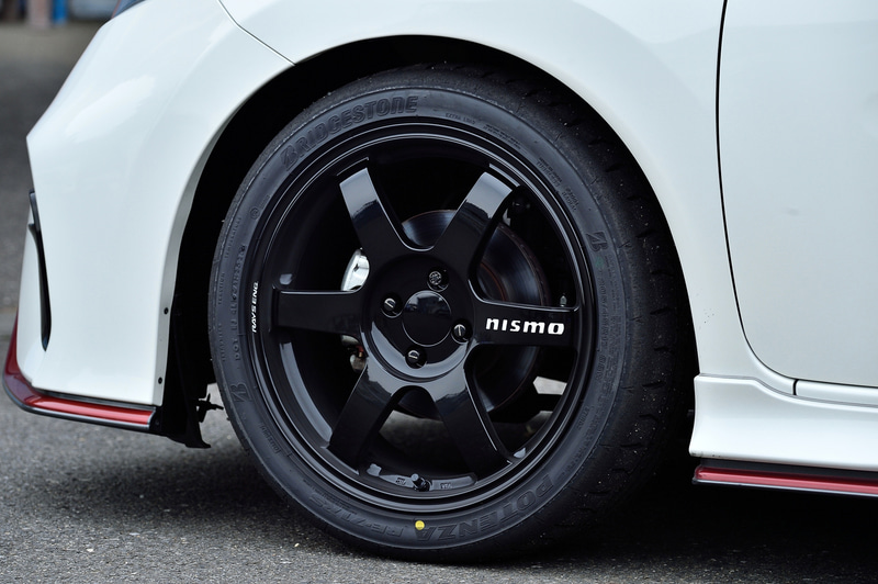 ホイールはマーチと同じくレイズと共同開発中のアルミ鍛造プロトタイプ