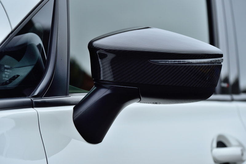 カーボンドアミラーカバー（2014年10月～）：4万3000円（税別）