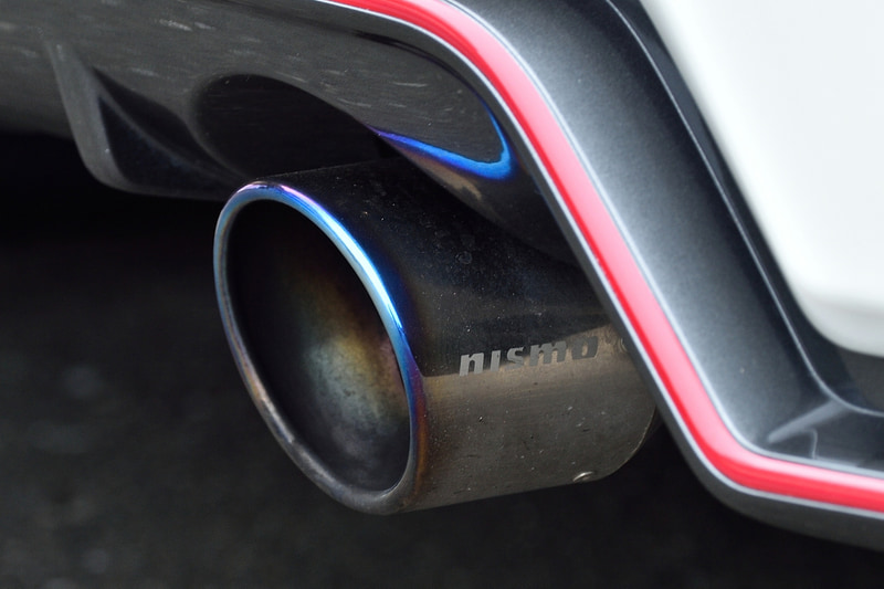 純正マフラーより6kg軽いスポーツチタンマフラーは、交換用マフラー事前認証制度認定品で車検にも対応する：16万8000円（税別）
