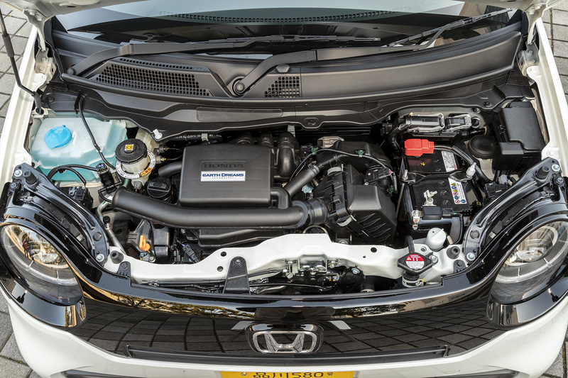 OriginalとPremiumは直列3気筒DOHC 0.66リッターエンジンを搭載。最高出力43kW（58PS）/7300rpm、最大トルク65Nm（6.6kgfm）/4800rpmを発生する。WLTCモード燃費は21.0km/L～23.0km/L