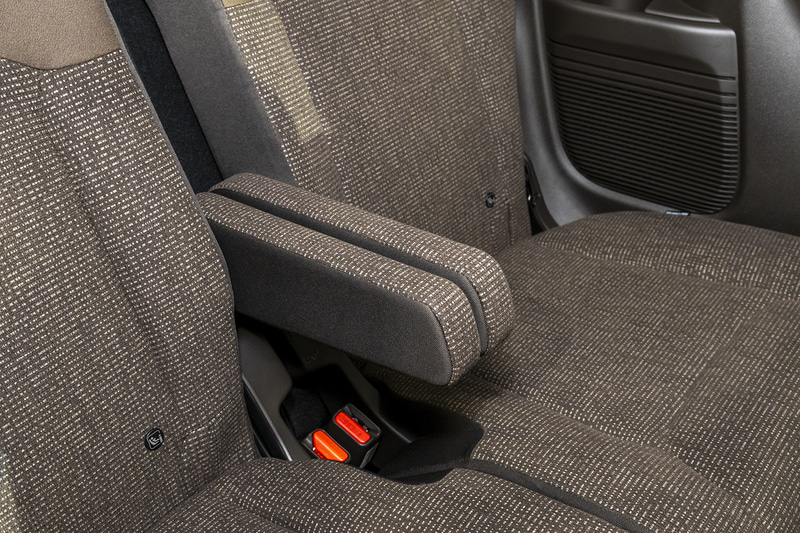 リアシートにアームレストを装備しているのはN-BOXならでは