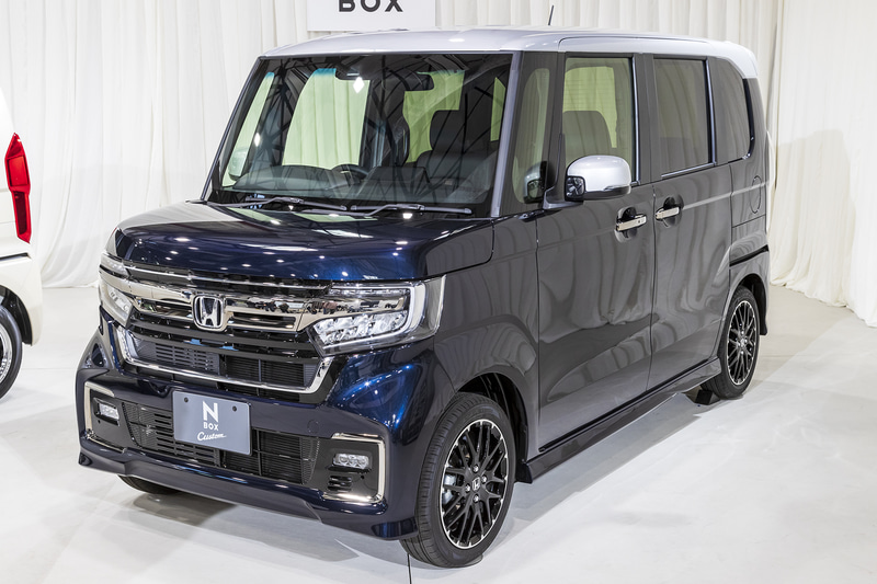 撮影車両はL・ターボ コーディネートスタイル。ボディカラーはミッドナイトブルービームメタリック＆シルバー