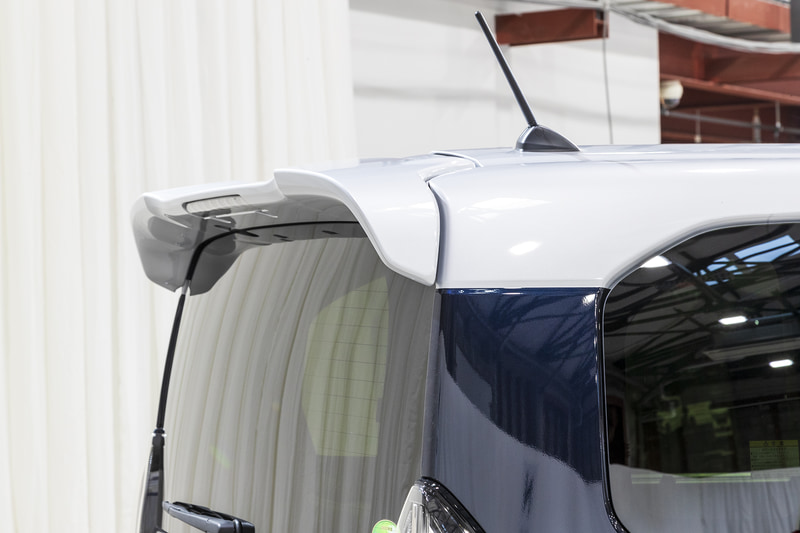 テールゲートスポイラーはカスタム専用のアイテム