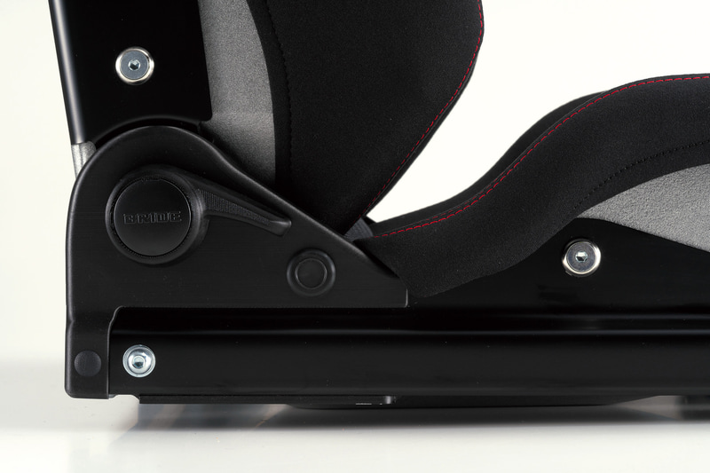 新設計のワンタッチ式リクライニングレバー