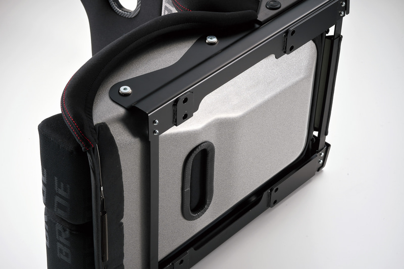 座面裏に設けられたホール