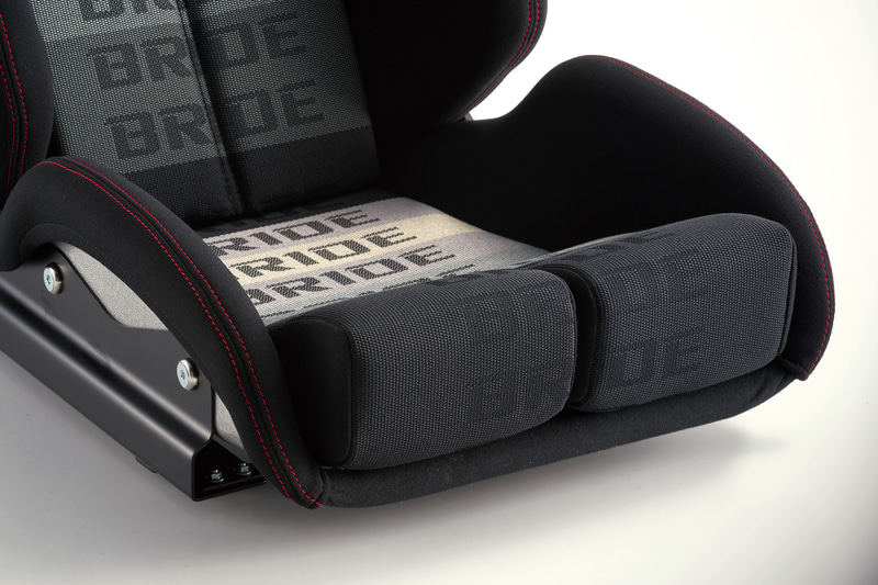 厚みのある「スタンダードクッション」