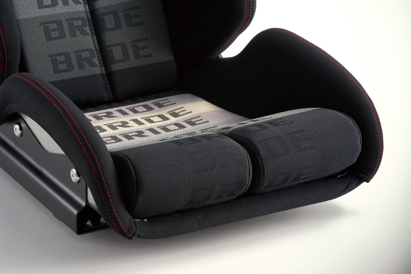 膝裏の厚さを3分の2に抑えた「ロークッション」