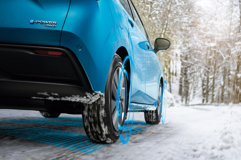 新型ノート e-POWER 4WDはさまざま路面状況下で力強く安定した快適な走りを実現する