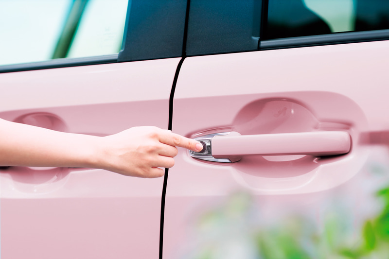 パワースライドドア用「ワンタッチスライドドア」（スイッチカバー：クリスタルブラック・パール/クロームメッキ）：各1万1880円、（スイッチカバー：ダーククロームメッキ）：1万2980円