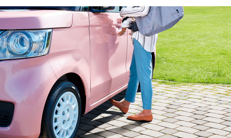 リア左側/パワースライドドア用「ハンズフリースライドドア」：2万4200円、取付アタッチメント：2750円、スイッチキット：2750円