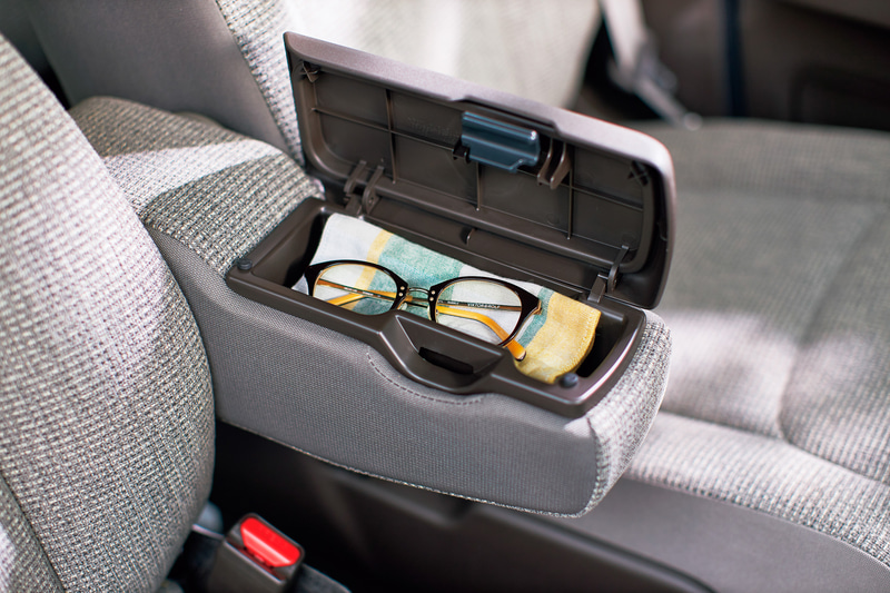 アームレストコンソール：1万4850円