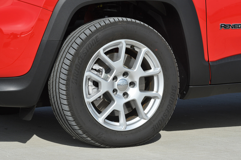 235/55R17サイズのブリヂストン「TURANZA T005」を装着