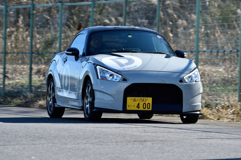 アクセルを踏み込んだ際の加速フィーリングなども体感するため、一般道と同じような路面環境の筑波サーキット内の道路で試乗を実施