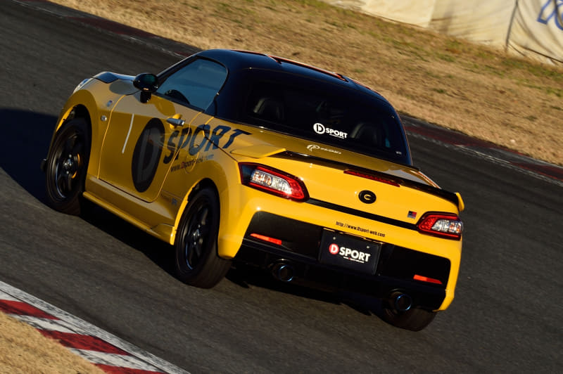 VSCをオフにすると駆動輪イン側タイヤが空転しやすくなるので、そうならないライン取りが速く走るコツとなる