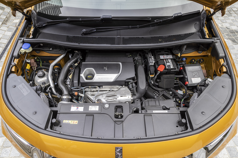 最高出力165kW（225PS）/5500rpm、最大トルク300Nm/1900rpmを発生する直列4気筒DOHC 1.6リッターガソリンターボエンジンを搭載。トランスミッションには8速ATを組み合わせ、前輪を駆動する。WLTCモード燃費は13.9km/L