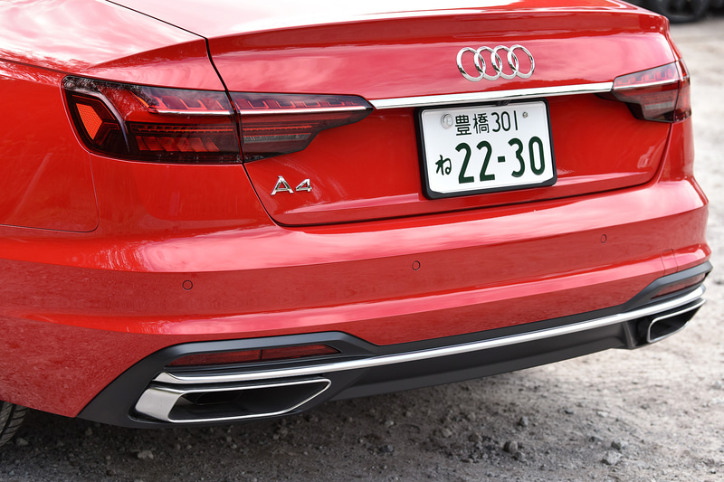 外観ではワイドスタンスを強調するシングルフレームグリルが特徴的。advancedでは5アームダイナミックデザインの17インチアルミホイール（225/50R17）を標準装備