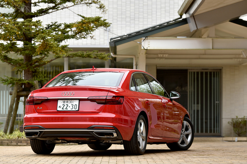 今回試乗したのは10月に大幅改良が実施されたミッドサイズのA4シリーズのうち、2WD仕様の「35 TFSI advanced」（523万円）。ボディサイズは4760×1845×1410mm（全長×全幅×全高）、ホイールベースは2825mm