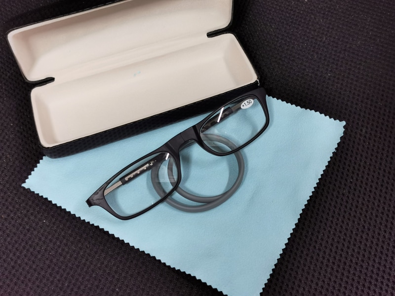 ネットで見つけた斬新な老眼鏡を購入