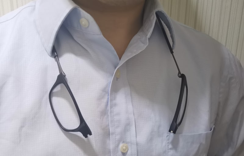 知らない人が見たら“壊れた眼鏡”を大事にぶら下げていると思われそう