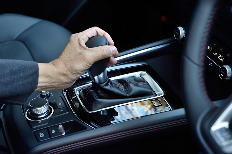 今回の商品改良では、走行性能と利便性の向上による「走る歓び」の進化が行なわれたというが、アクセルペダルの踏力の変更、AT制御、エンジン制御を最適化したことで、結果的にドライバーのステアリング操作にも影響を及ぼし、走り全体が向上した