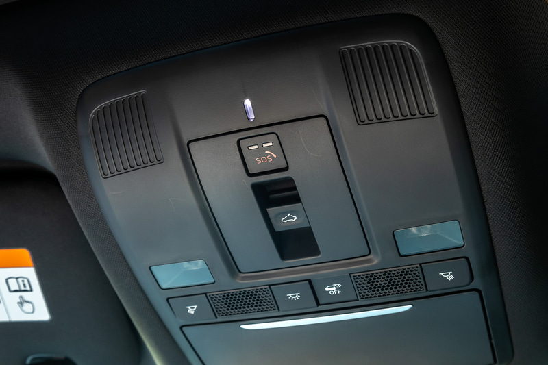 緊急コールボタンも追加され、24時間いつでもサポートしてもらえる（別途費用が必要）