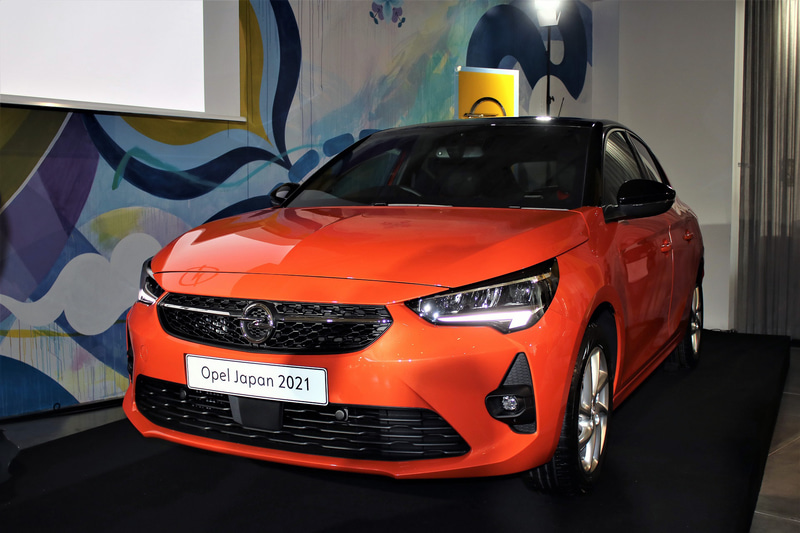 オペルブランドの日本再参入を明らかにした発表会で公開された「コルサ」