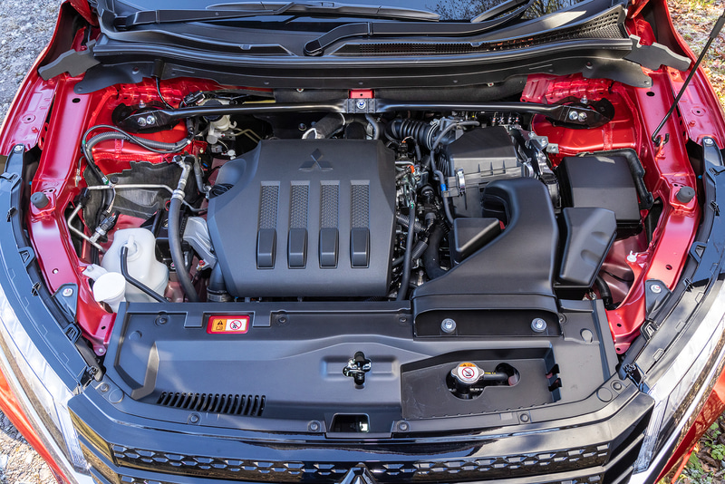 ガソリン車が搭載する直列4気筒1.5リッター直噴ターボエンジンの最高出力は110kW（150PS）/5500rpm、最大トルクは240Nm（24.5kgfm）/2000-3500rpmを発生。4WD車のWLTCモード燃費は12.4km/L（2WD車は13.4km/L）