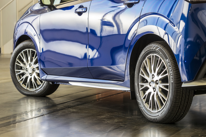 サイドシルフィニッシャー（メタル調フィニッシュ）