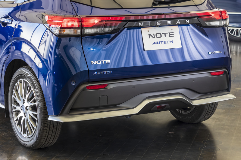 サイドシルフィニッシャー（メタル調フィニッシュ）