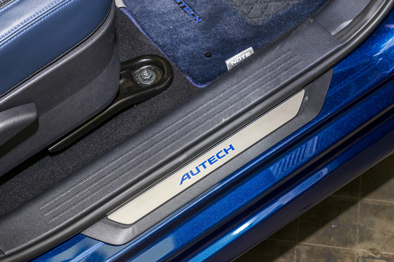 ブルーとブラックでコーディネートしたインテリア