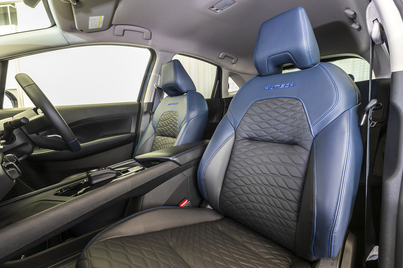 AUTECH刺繍入りのブルー/ブラックコンビレザレットシート（ブルーステッチ）