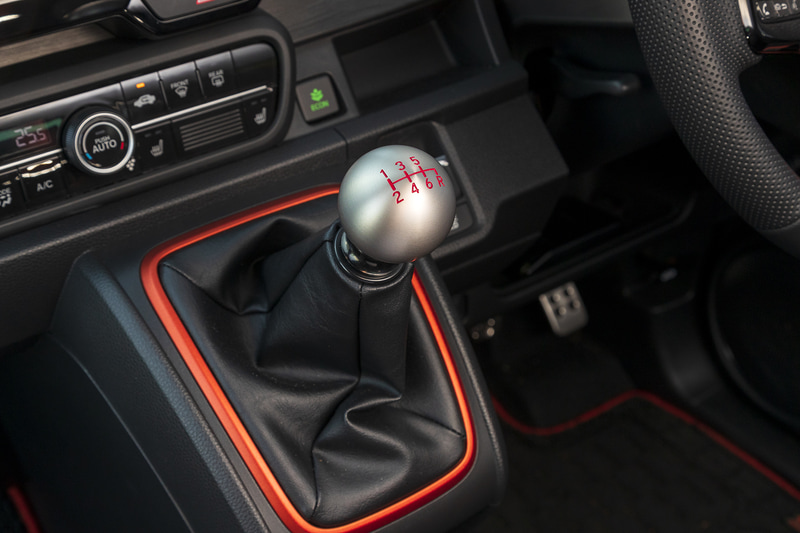 アルミ製の6速MT用「シフトノブ」