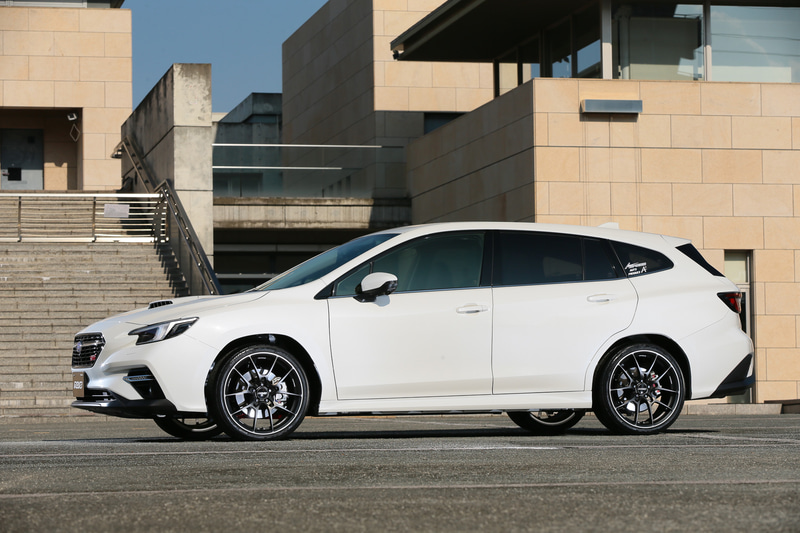 レイズのスポーツホイール「VOLK RACING G025」と新型「レヴォーグ STIスポーツ」の組み合わせ