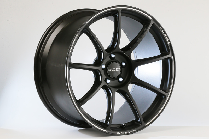 GT090のカラーバリエーション。これは従来から継続のブラストブラック