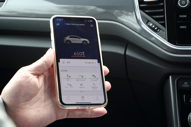 2020年12月の一部仕様変更では、フォルクスワーゲン車として日本初採用となるeSIM内蔵の通信モジュールを搭載して、常時オンライン接続が可能になった新世代インフォテイメントシステムを搭載。専用のアプリで車両データを見たり、車両のドアロックの状態やライトの消し忘れ状況を確認できたりするほか、ルート沿いのガソリンスタンド検索、近隣の駐車場検索といったことも可能