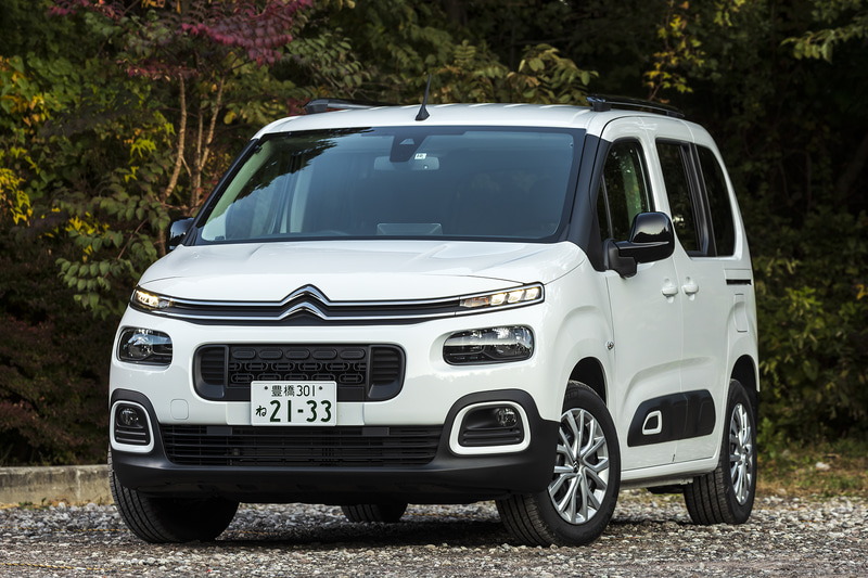 シトロエン「ベルランゴ」。撮影車のグレードは「フィール」（312万円）。ボディサイズは4405×1805×1805mm（全長×全幅×全高）、最低地上高は160mmで、最小回転半径は5.6mというスペック