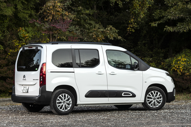 シトロエン「ベルランゴ」。撮影車のグレードは「フィール」（312万円）。ボディサイズは4405×1805×1805mm（全長×全幅×全高）、最低地上高は160mmで、最小回転半径は5.6mというスペック